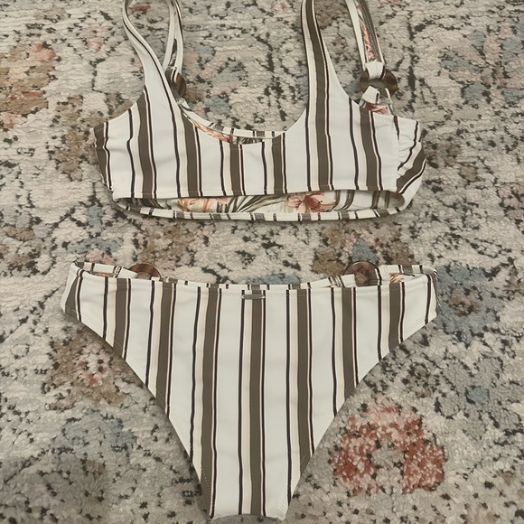 Abercrombie & Fitch Green Striped Reversible Floral Bikini Set | XS - Picture 2 of 4